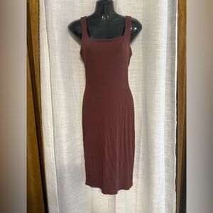 Chic Sleeveless Midi Dress in Rich Brown